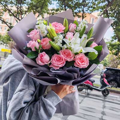 安庆11朵戴安娜粉玫瑰百合，与你一起追逐梦想