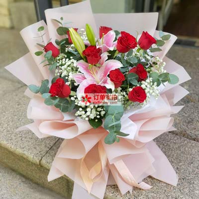 安庆11朵红玫瑰百合，全世界里只有一个你